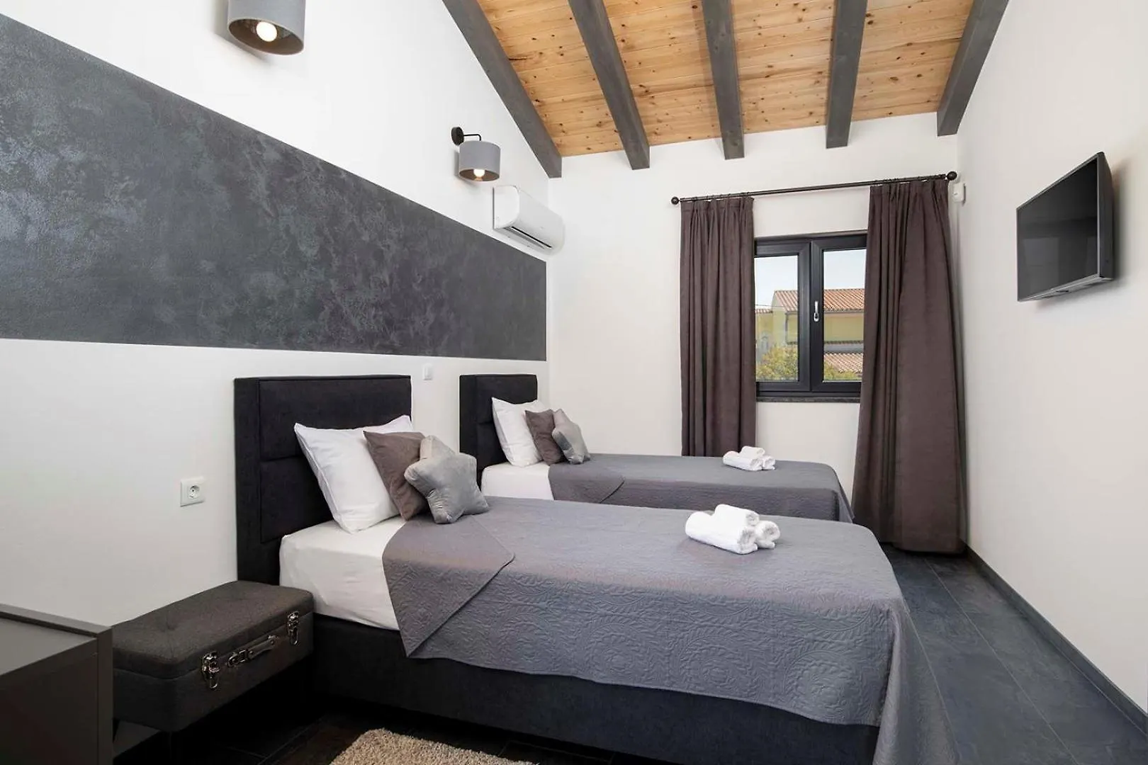 Villa Frola Muntic