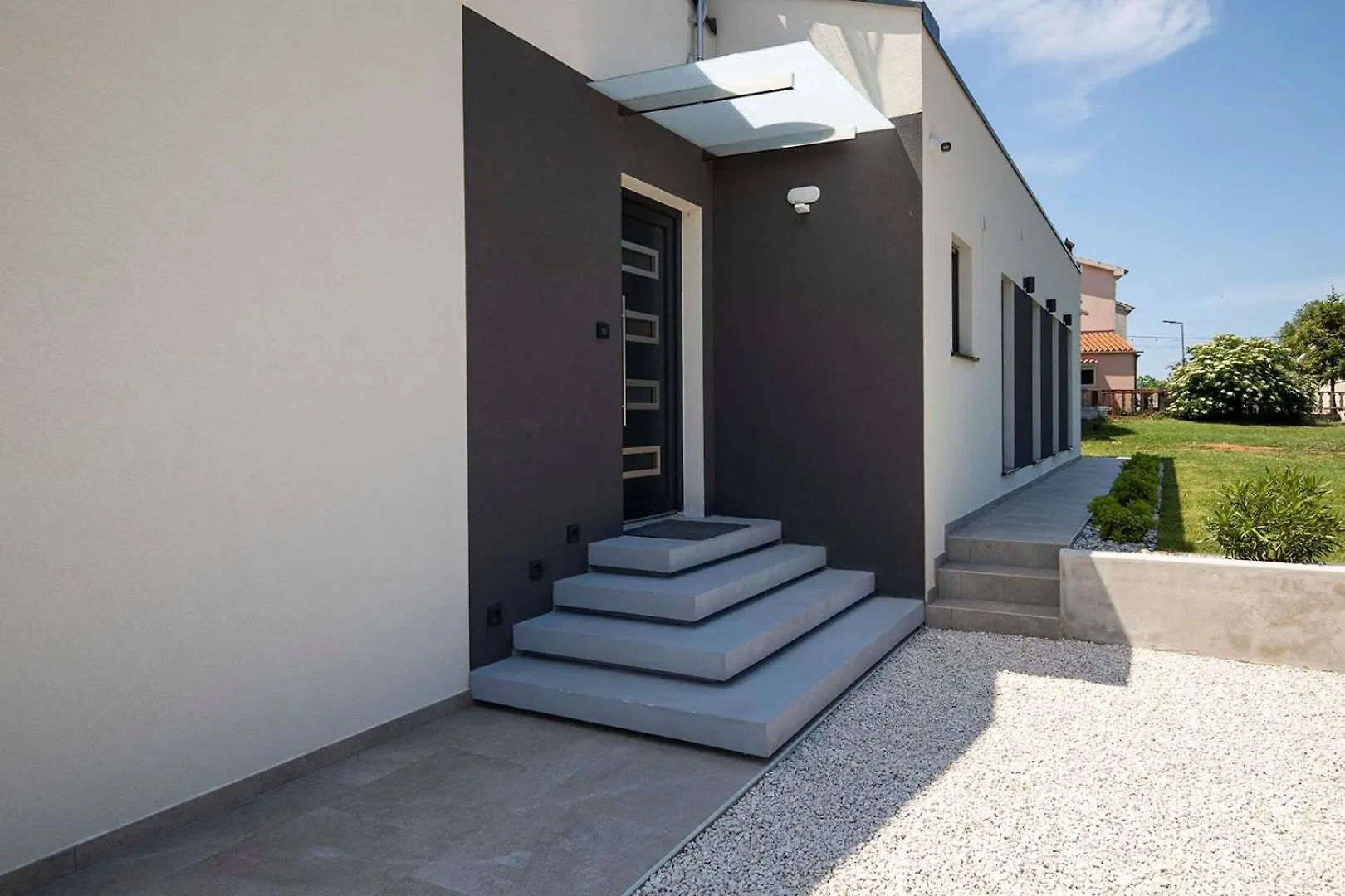 Villa Frola Muntic