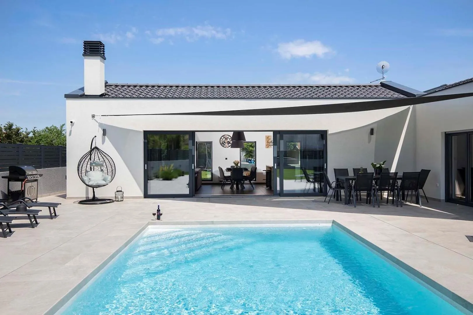 Villa Frola Muntic